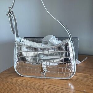 Elegant Silver Crocodile Pattern Shoulder Bag
